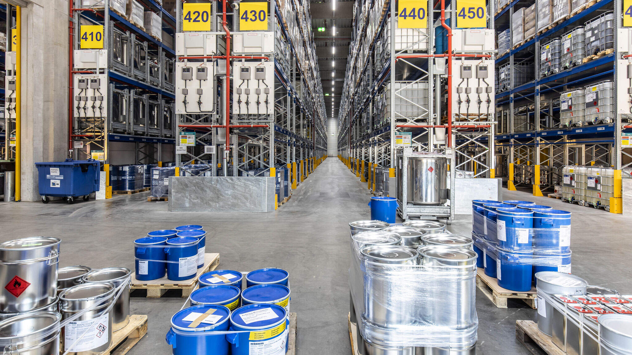 Chemie ist bei DACHSER in Karlsruhe in sicheren Händen. Chemie ist bei DACHSER in Karlsruhe in sicheren Händen.
